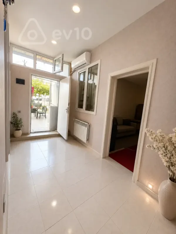 Satılır 4 otaqlı həyət evi 180 m²