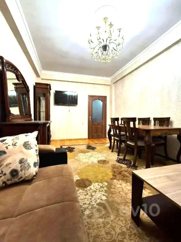 Satılır 2 otaqlı köhnə tikili 94 m²