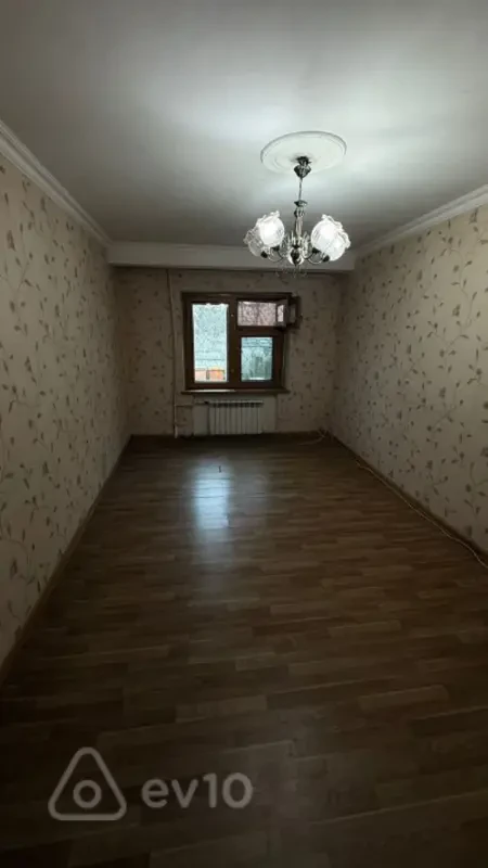 Satılır 2 otaqlı köhnə tikili 60 m²