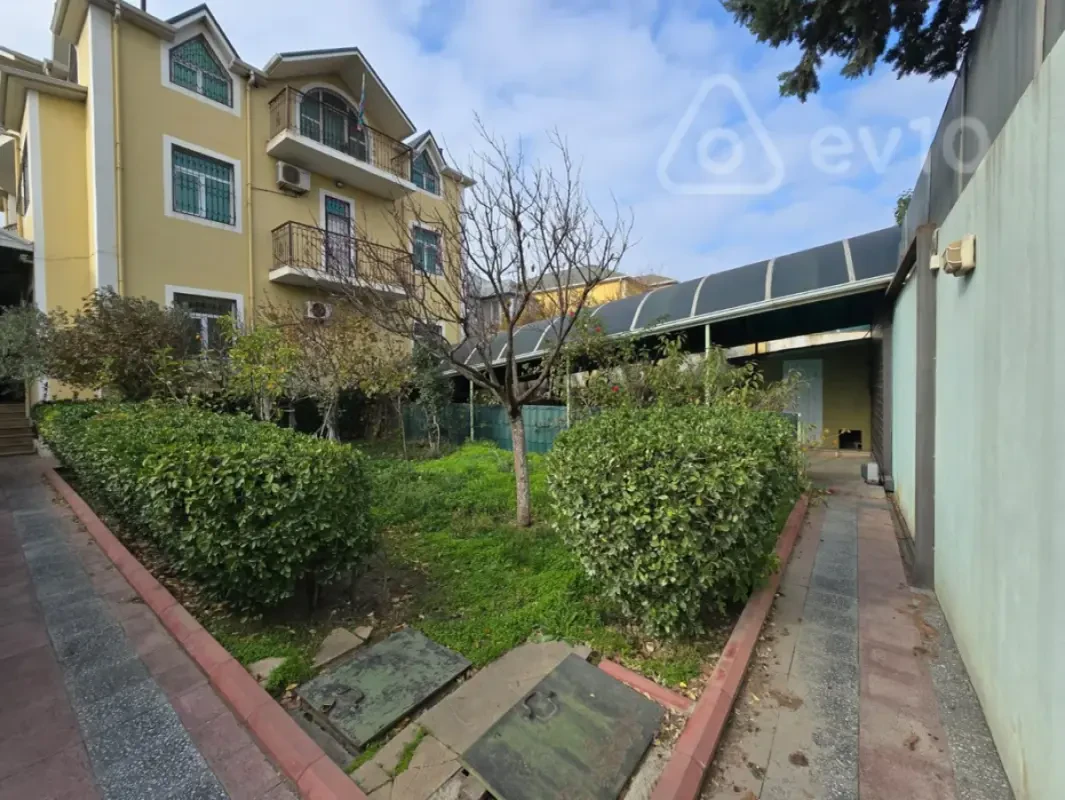 Kirayə verilir 7 otaqlı həyət evi 218 m²