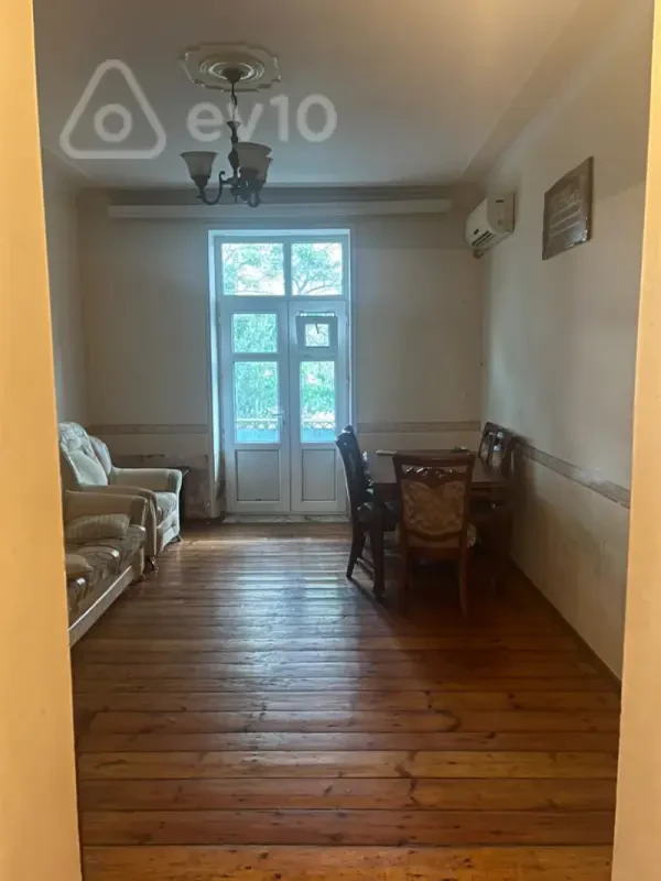 Kirayə verilir 2 otaqlı köhnə tikili 80 m²