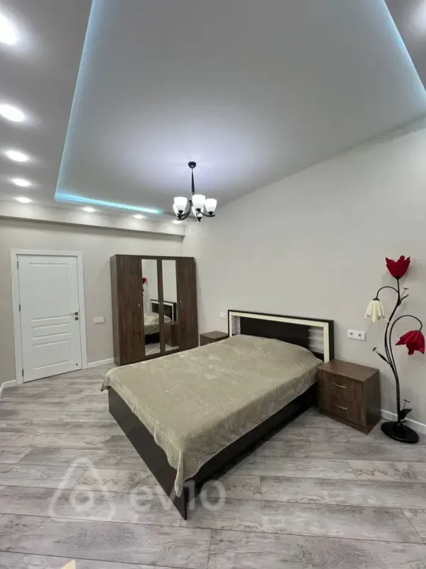 Kirayə verilir 2 otaqlı yeni tikili 75 m²
