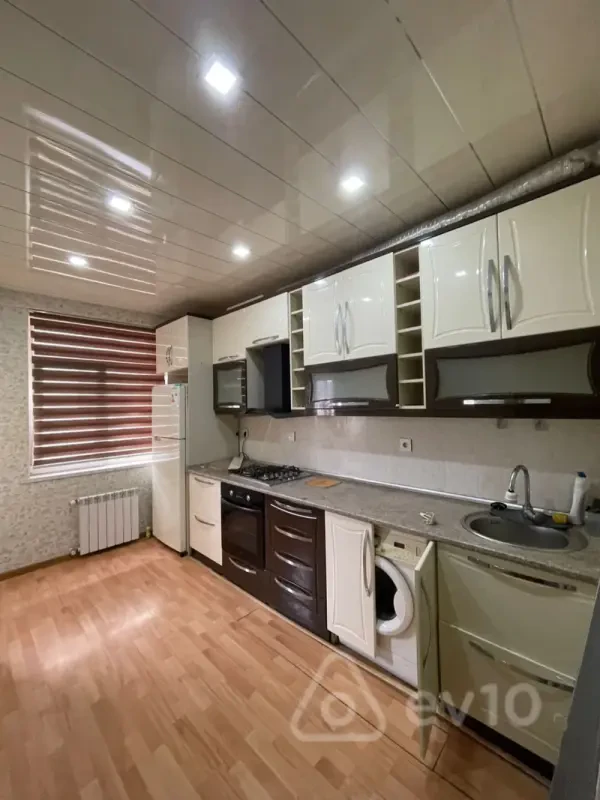 Kirayə verilir 2 otaqlı yeni tikili 65 m²