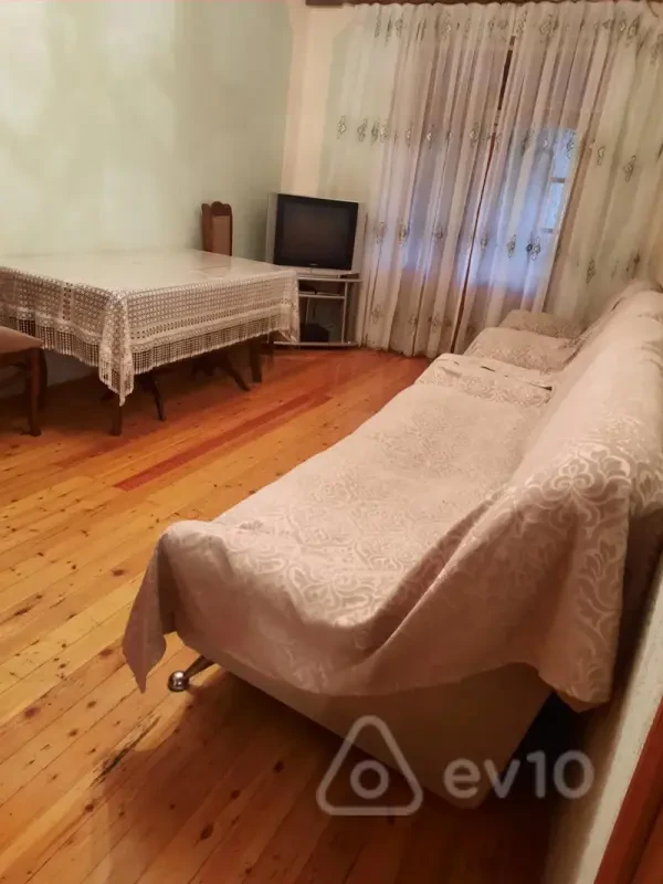 Satılır 3 otaqlı köhnə tikili 100 m²