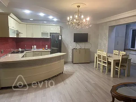 Kirayə verilir 2 otaqlı köhnə tikili 80 m² — Bakı, Nərimanov 2 otaq 80.00 m²