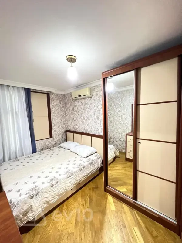 Kirayə verilir 2 otaqlı köhnə tikili 60 m²