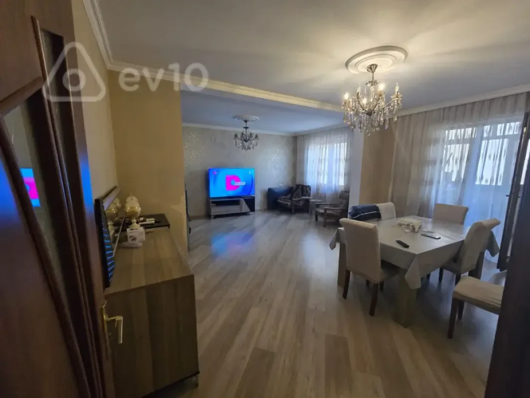 Satılır 4 otaqlı köhnə tikili 120 m²
