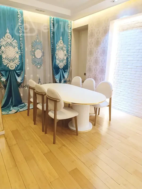 Kirayə verilir 2 otaqlı yeni tikili 75 m²