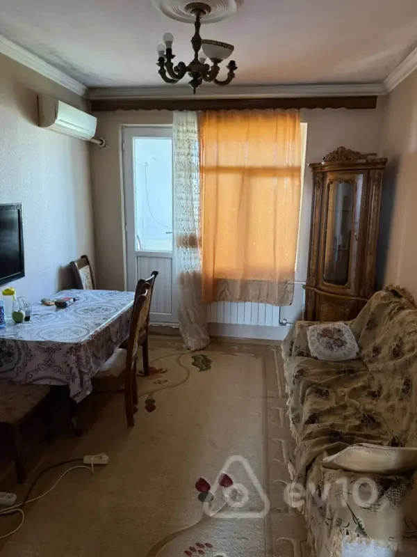 Kirayə verilir 2 otaqlı köhnə tikili 50 m²