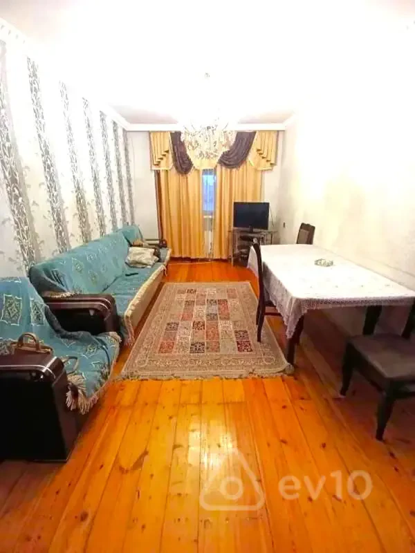 Satılır 3 otaqlı köhnə tikili 80 m²