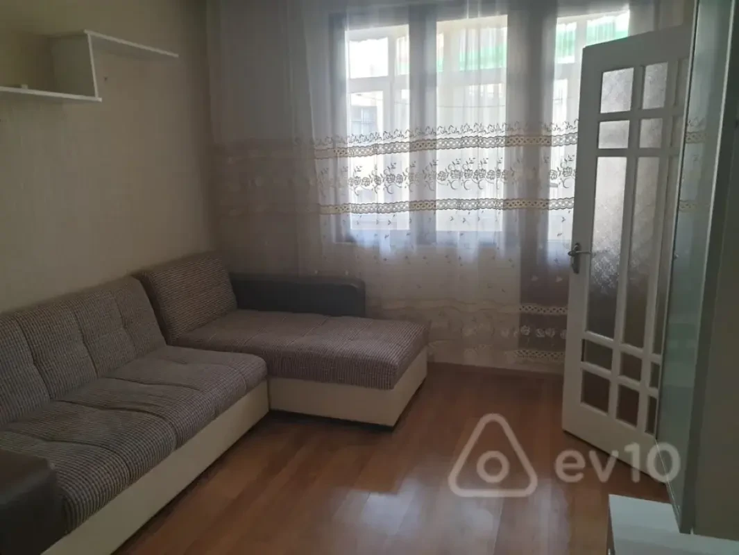 Kirayə verilir 2 otaqlı köhnə tikili 50 m²