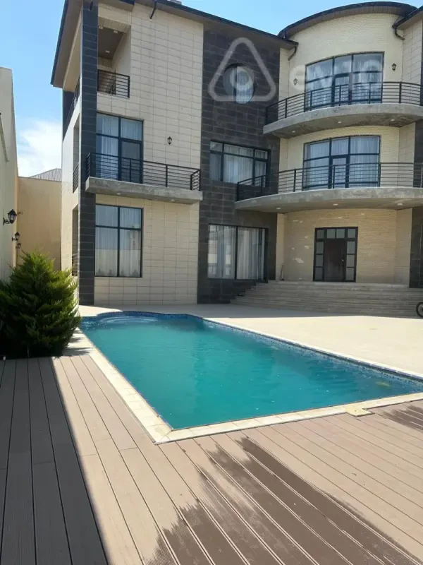 Kirayə verilir 7 otaqlı həyət evi 995 m²