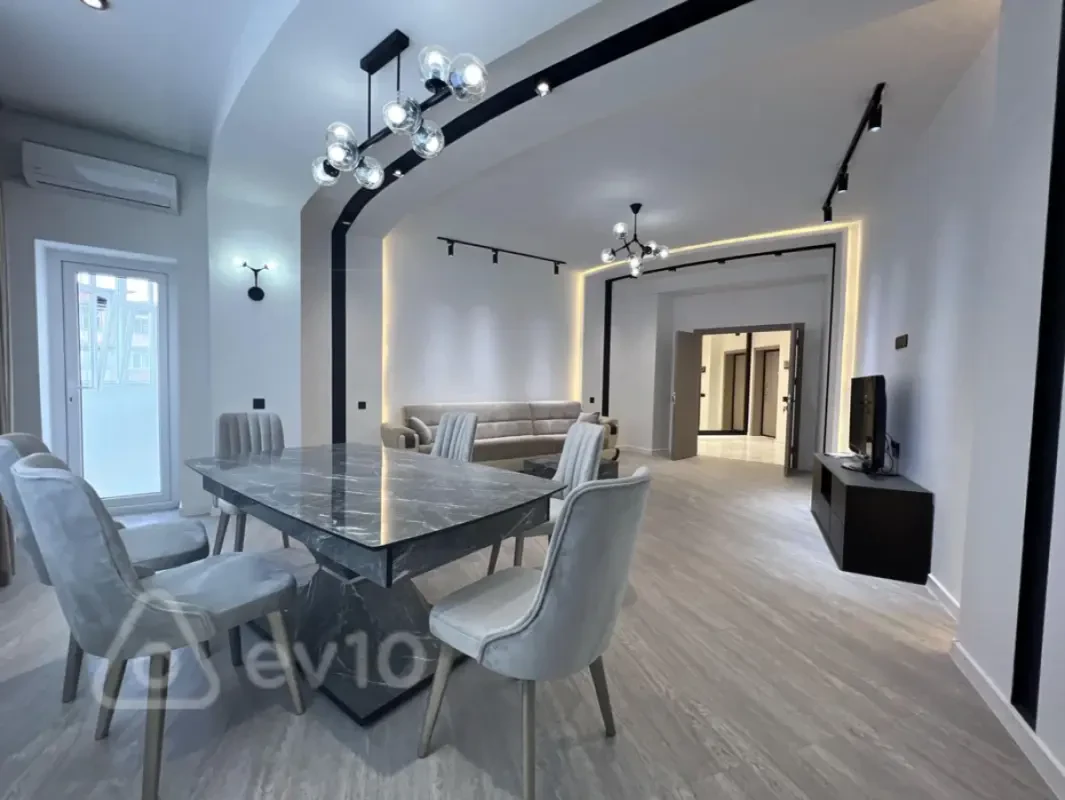 Kirayə verilir 3 otaqlı yeni tikili 100 m²
