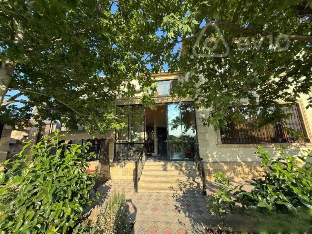 Satılır 6 otaqlı həyət evi 250 m²