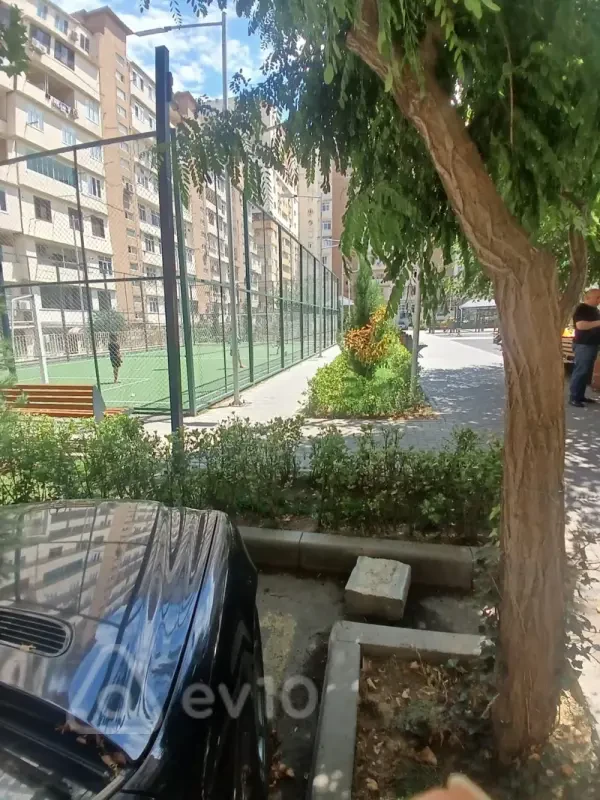 Satılır 5 otaqlı köhnə tikili 130 m²