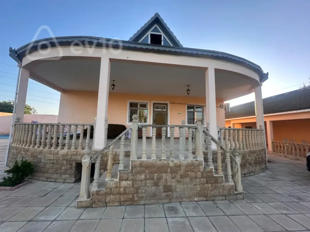 Satılır 5 otaqlı həyət evi 140 m²