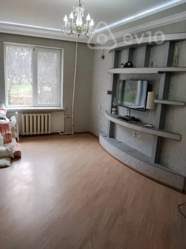 Satılır 4 otaqlı köhnə tikili 97 m²