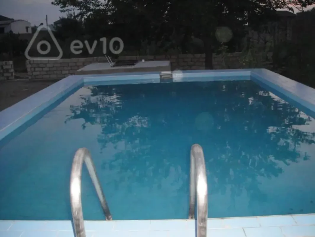 Satılır 6 otaqlı həyət evi 250 m²