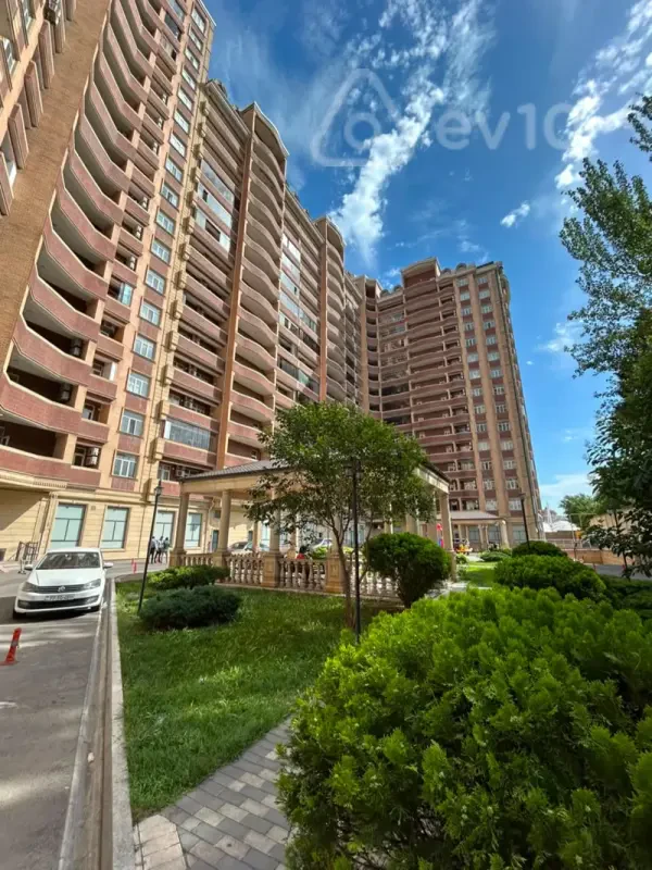 Satılır 3 otaqlı yeni tikili 130 m²