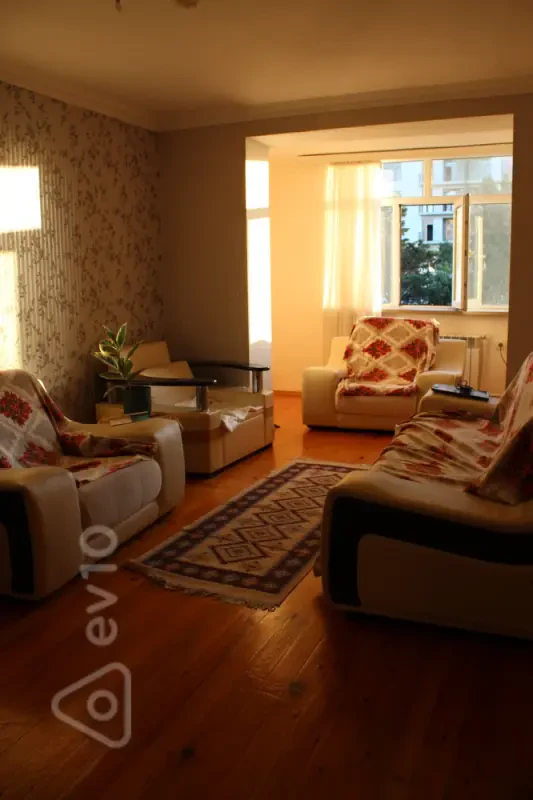 Kirayə verilir 3 otaqlı köhnə tikili 100 m²