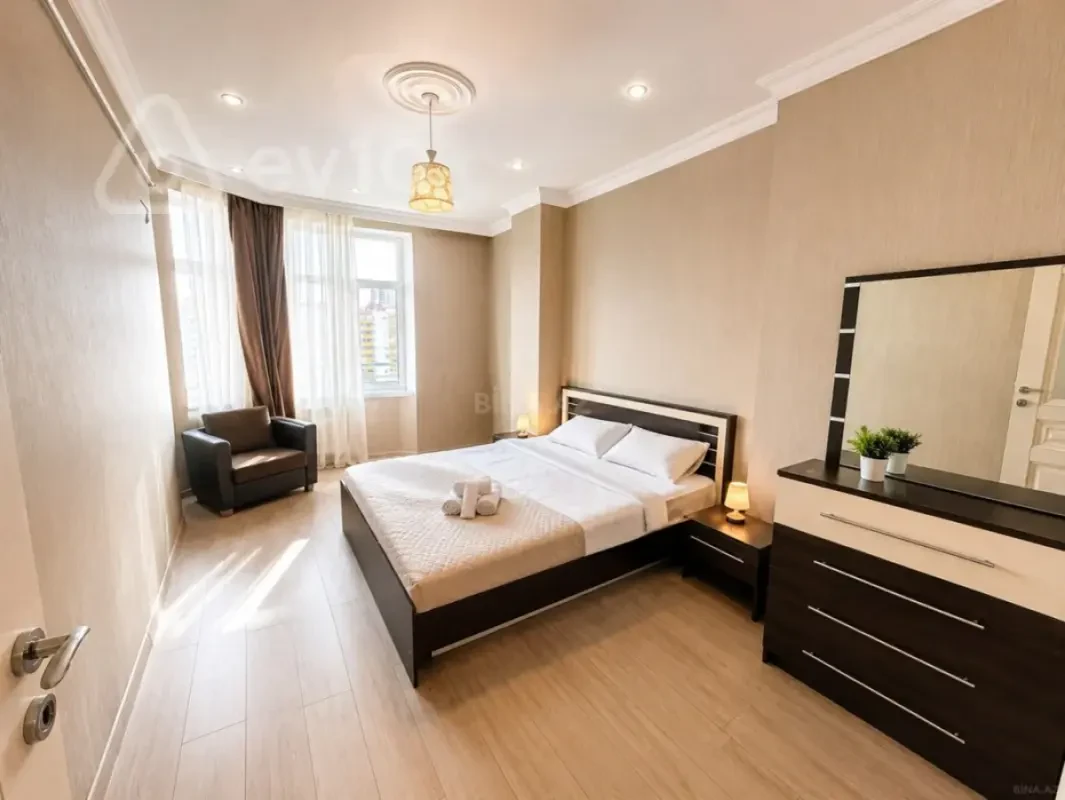 Kirayə verilir 2 otaqlı yeni tikili 67 m²