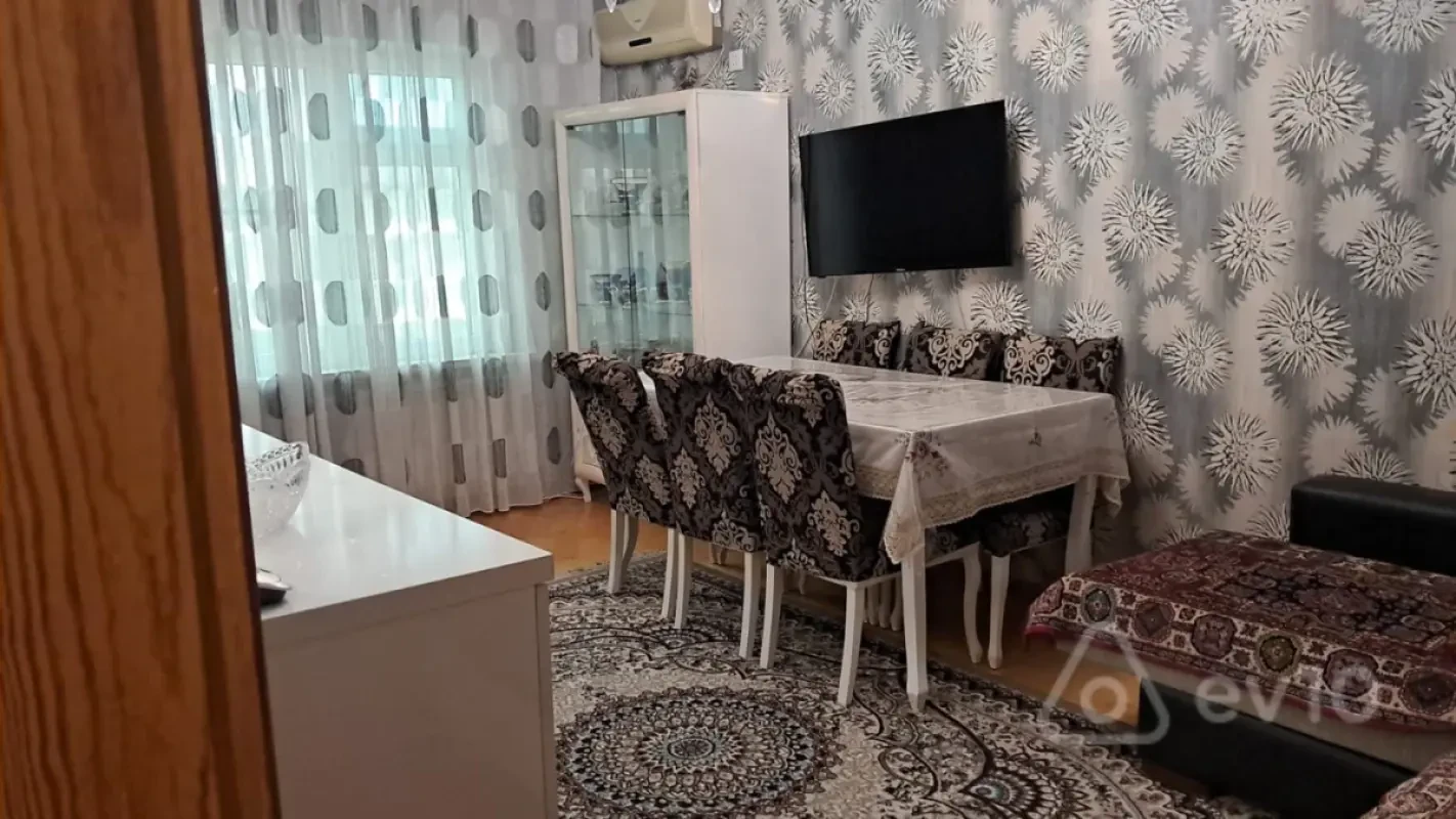 Kirayə verilir 2 otaqlı köhnə tikili 65 m²