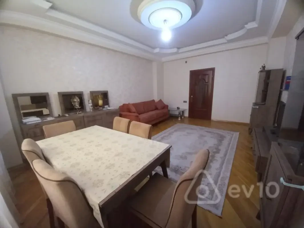 Kirayə verilir 3 otaqlı yeni tikili 140 m²