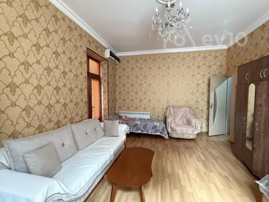 Kirayə verilir 2 otaqlı köhnə tikili 80 m²