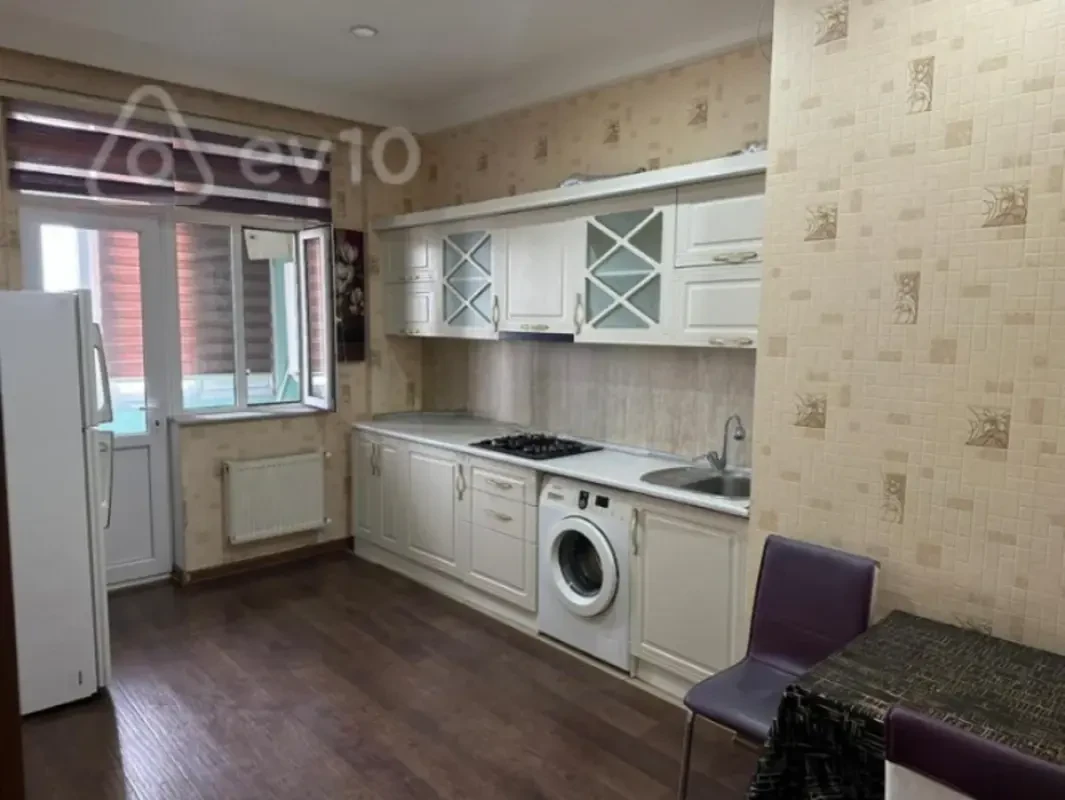Kirayə verilir 2 otaqlı yeni tikili 90 m²