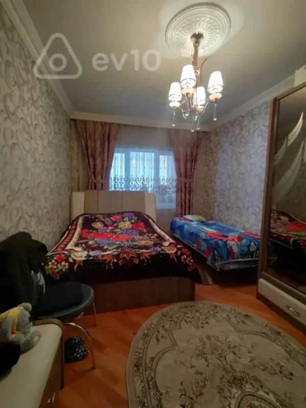 Kirayə verilir 3 otaqlı köhnə tikili 80 m²