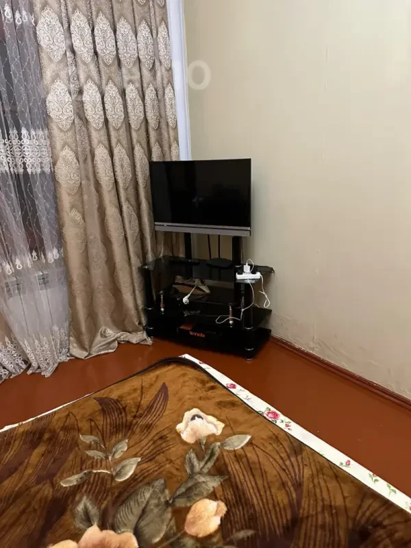 Kirayə verilir 2 otaqlı köhnə tikili 60 m²