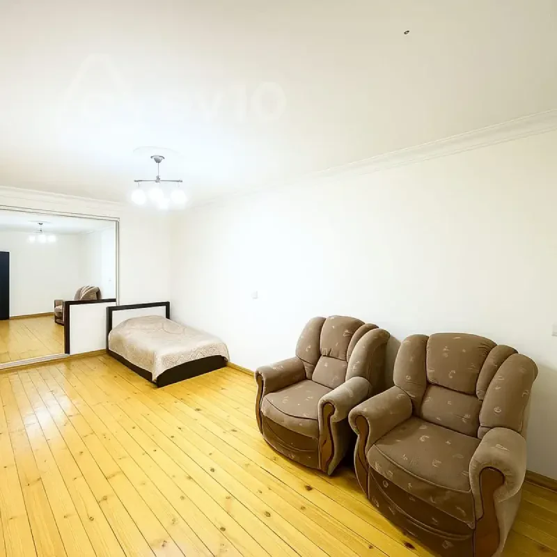 Satılır 2 otaqlı köhnə tikili 70 m²