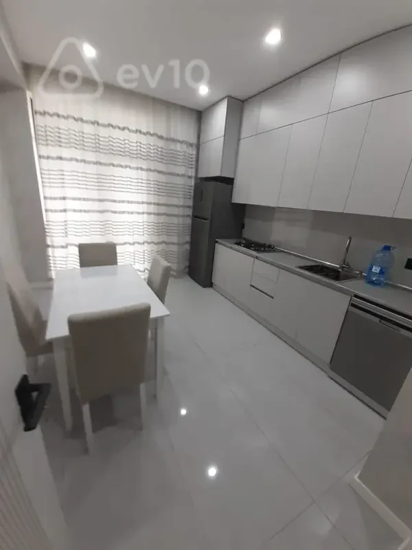 Kirayə verilir 2 otaqlı yeni tikili 80 m²