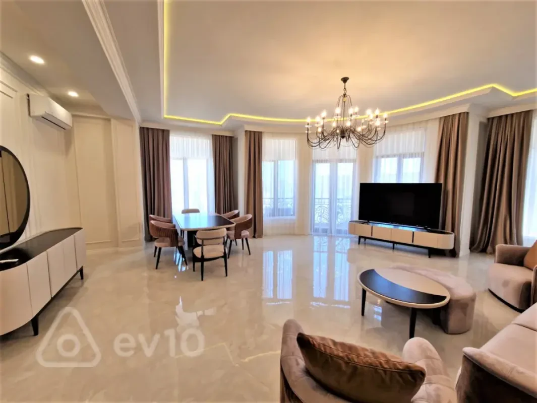 Kirayə verilir 4 otaqlı yeni tikili 220 m²