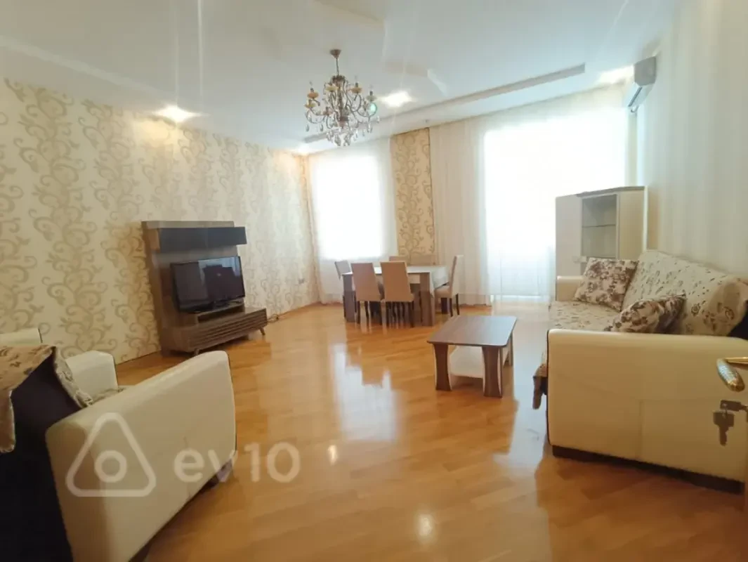 Kirayə verilir 3 otaqlı yeni tikili 137 m²