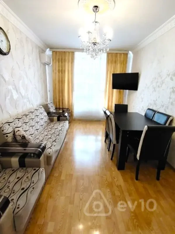 Satılır 2 otaqlı köhnə tikili 55 m²