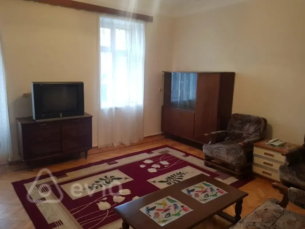 Kirayə verilir 2 otaqlı köhnə tikili 70 m²