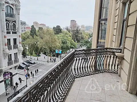 Kirayə verilir 4 otaqlı yeni tikili 180 m² — Bakı, Səbail 4 otaq 180.00 m²