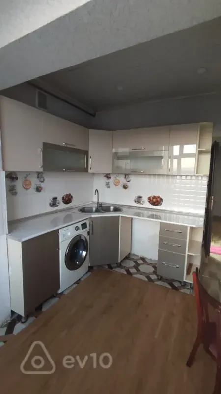 Kirayə verilir 2 otaqlı köhnə tikili 70 m²