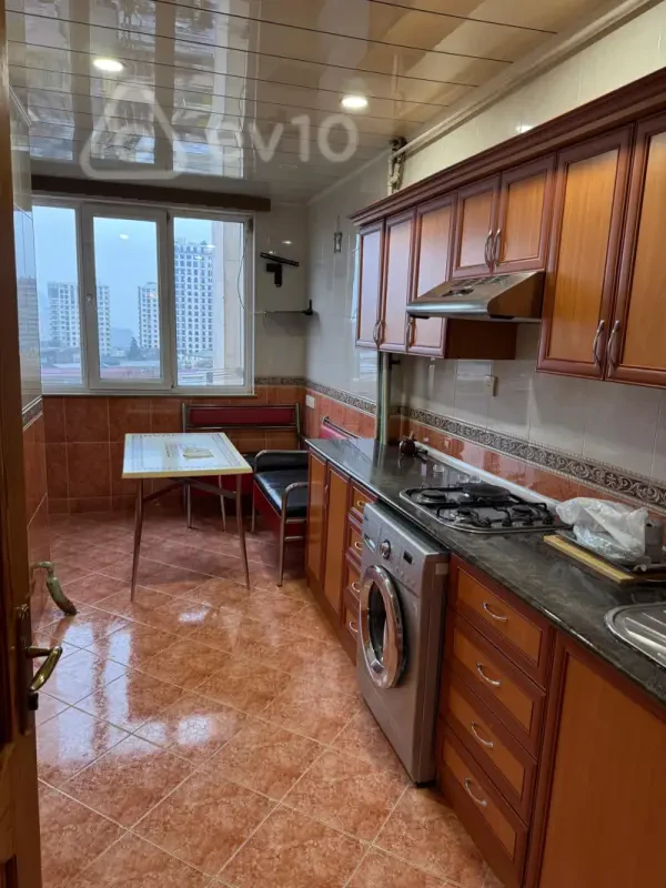Kirayə verilir 3 otaqlı köhnə tikili 90 m²