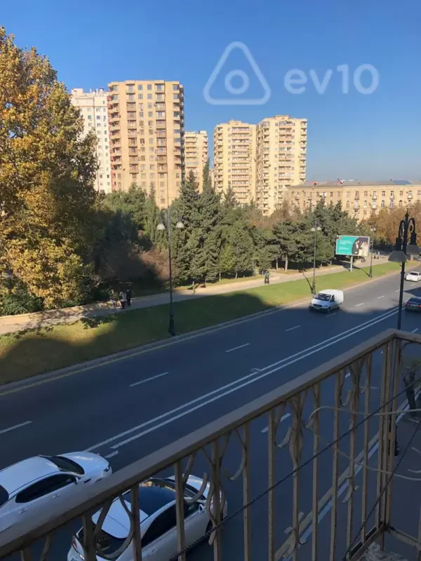 Kirayə verilir 2 otaqlı köhnə tikili 55 m²