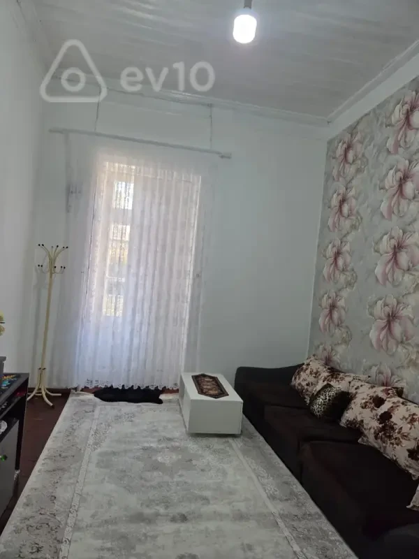 Satılır 2 otaqlı köhnə tikili 40 m²