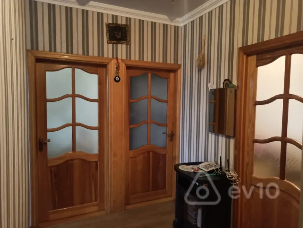 Satılır 3 otaqlı köhnə tikili 75 m²