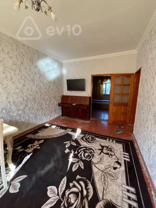 Kirayə verilir 2 otaqlı köhnə tikili 50 m²