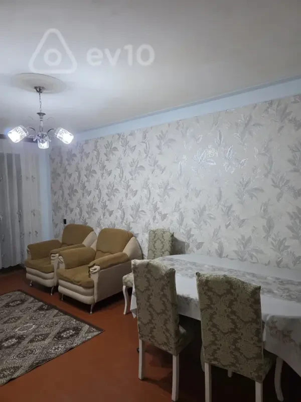 Kirayə verilir 2 otaqlı köhnə tikili 50 m²