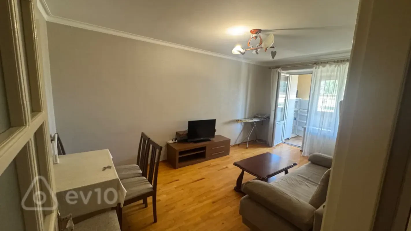 Kirayə verilir 2 otaqlı köhnə tikili 50 m²