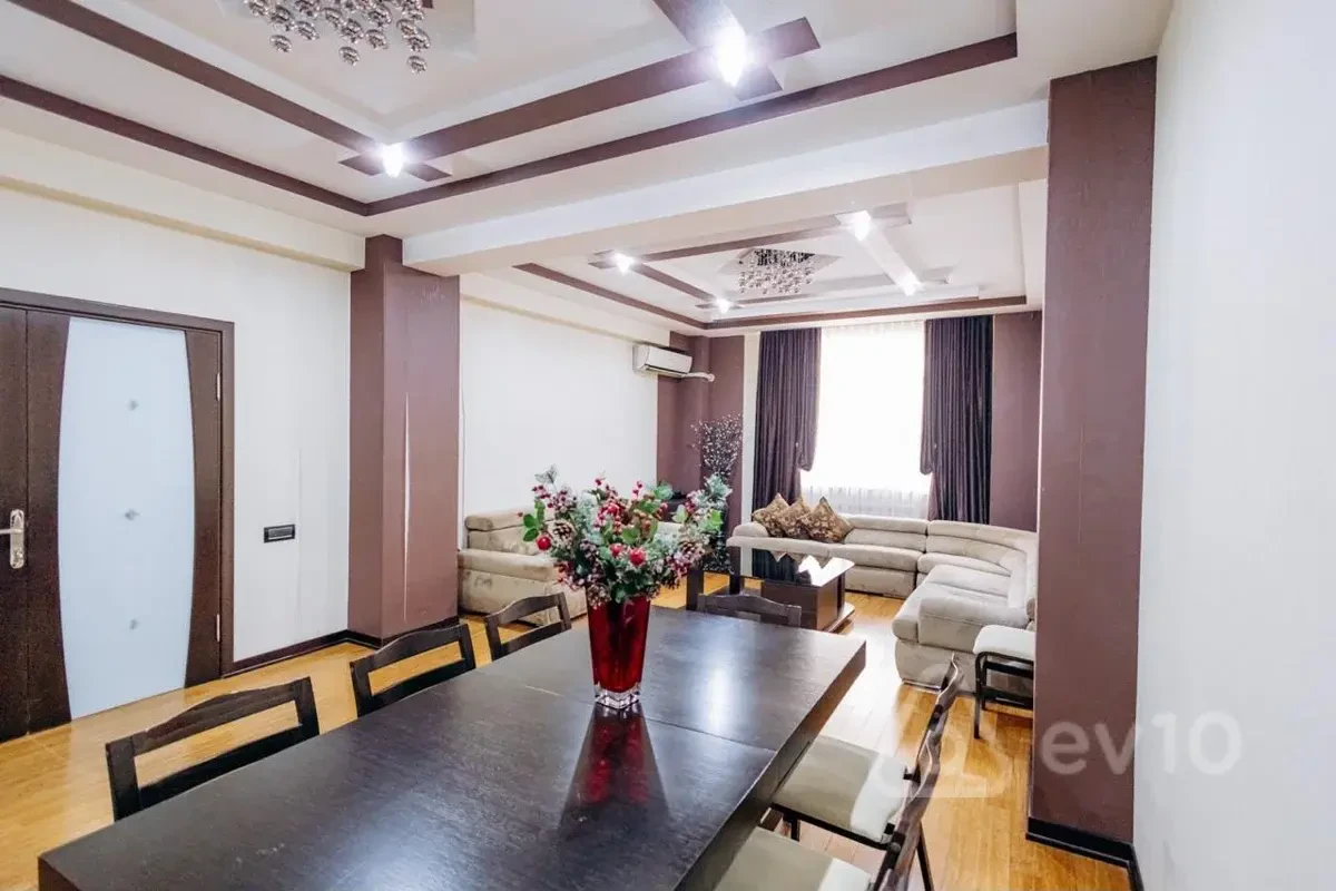Kirayə verilir 3 otaqlı yeni tikili 170 m²