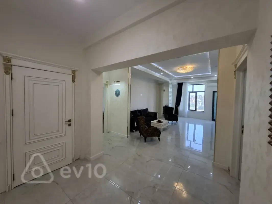 Satılır 3 otaqlı yeni tikili 100 m²