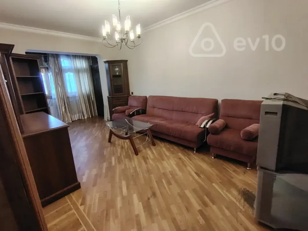 Kirayə verilir 2 otaqlı köhnə tikili 55 m²
