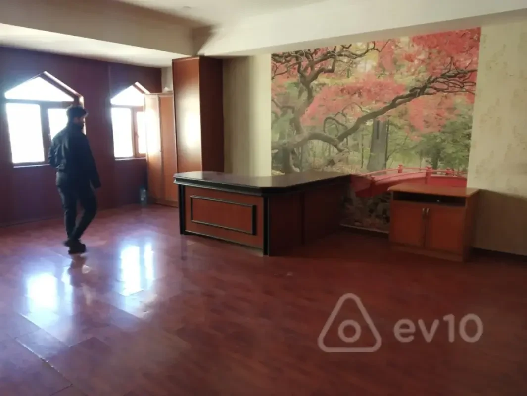 Kirayə verilir 1 otaqlı ofis 45 m²